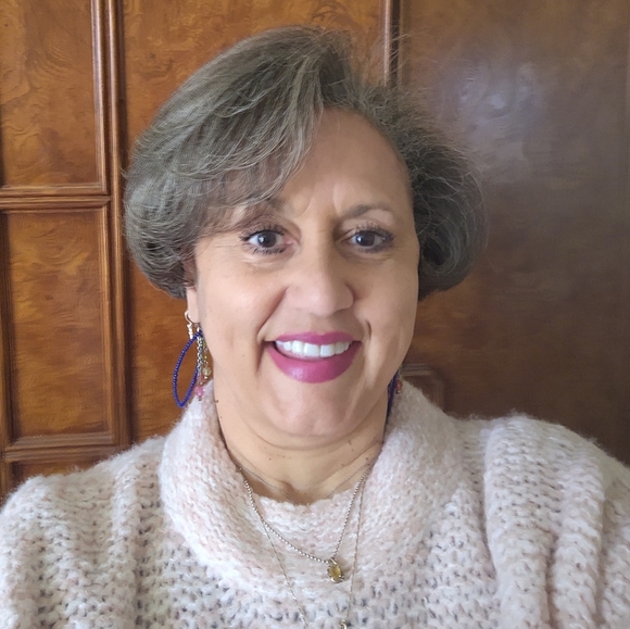 Meet your Posher, Cheryl - Picture 1 of 5